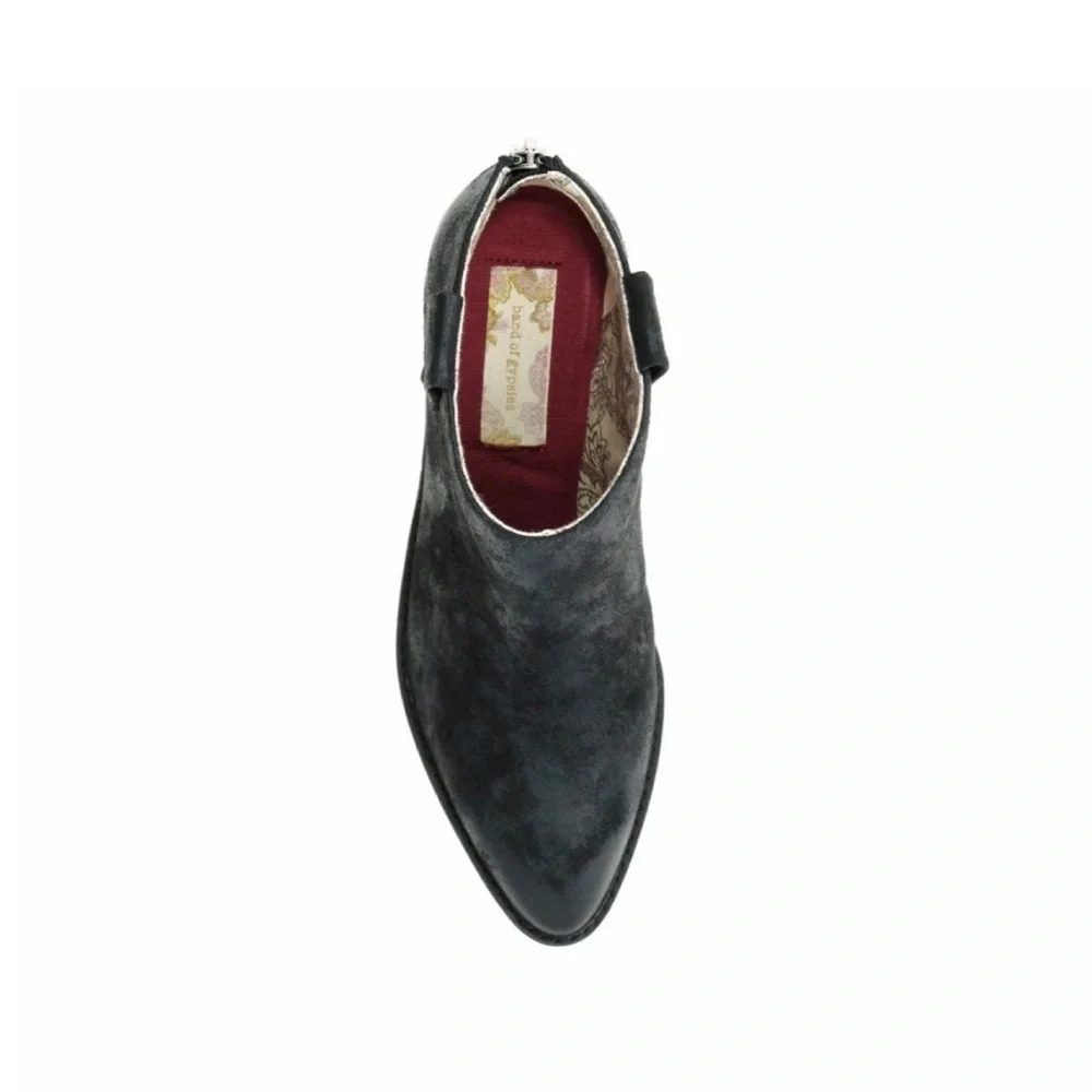 BAND OF GYPSIES • Rainier‎ Burnished Micro Cowsuede Booties - Black 8 $100